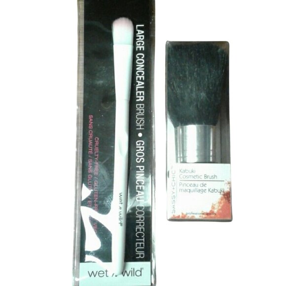 Sassy+Chic Wet n Wild 2 Makeup brushes NIP NEW Cosmetic Concealer Kabuki Brush - Picture 1 of 1